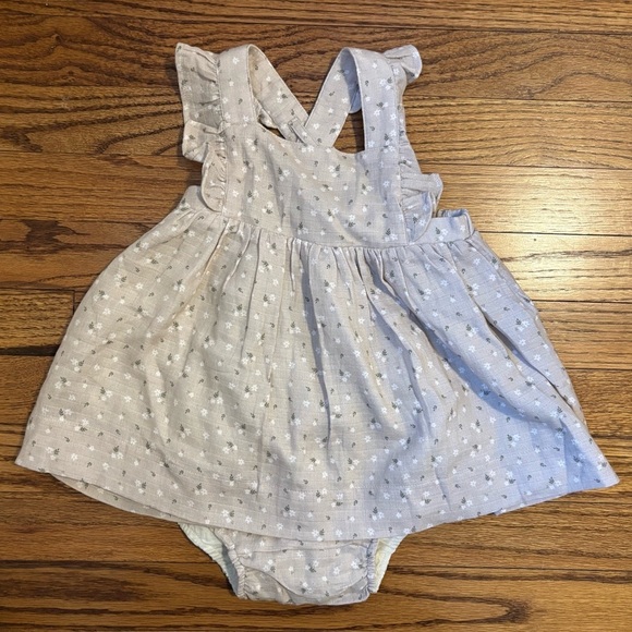NWOT Viverano Organic Floral Ruffle Cross Back Flare Baby Dress+Bloomer, 12-18m - Picture 4 of 6
